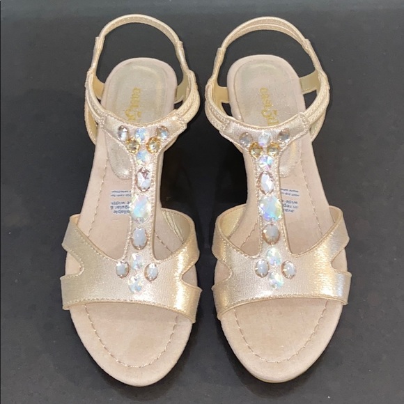 New woman’s east 5th sandals with small wedge - Picture 2 of 16